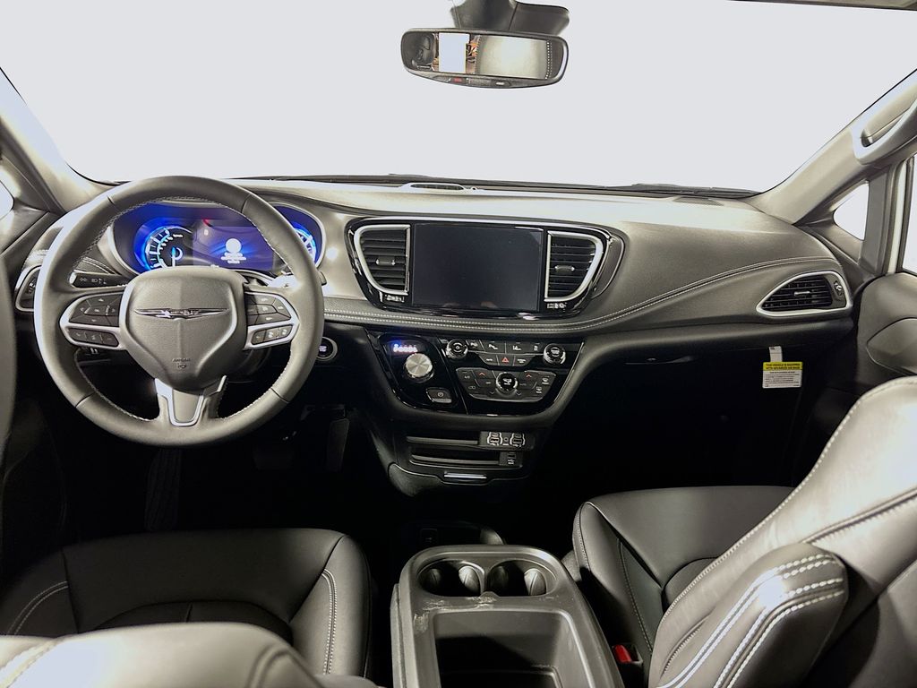 2025 Chrysler Pacifica Hybrid photo 12
