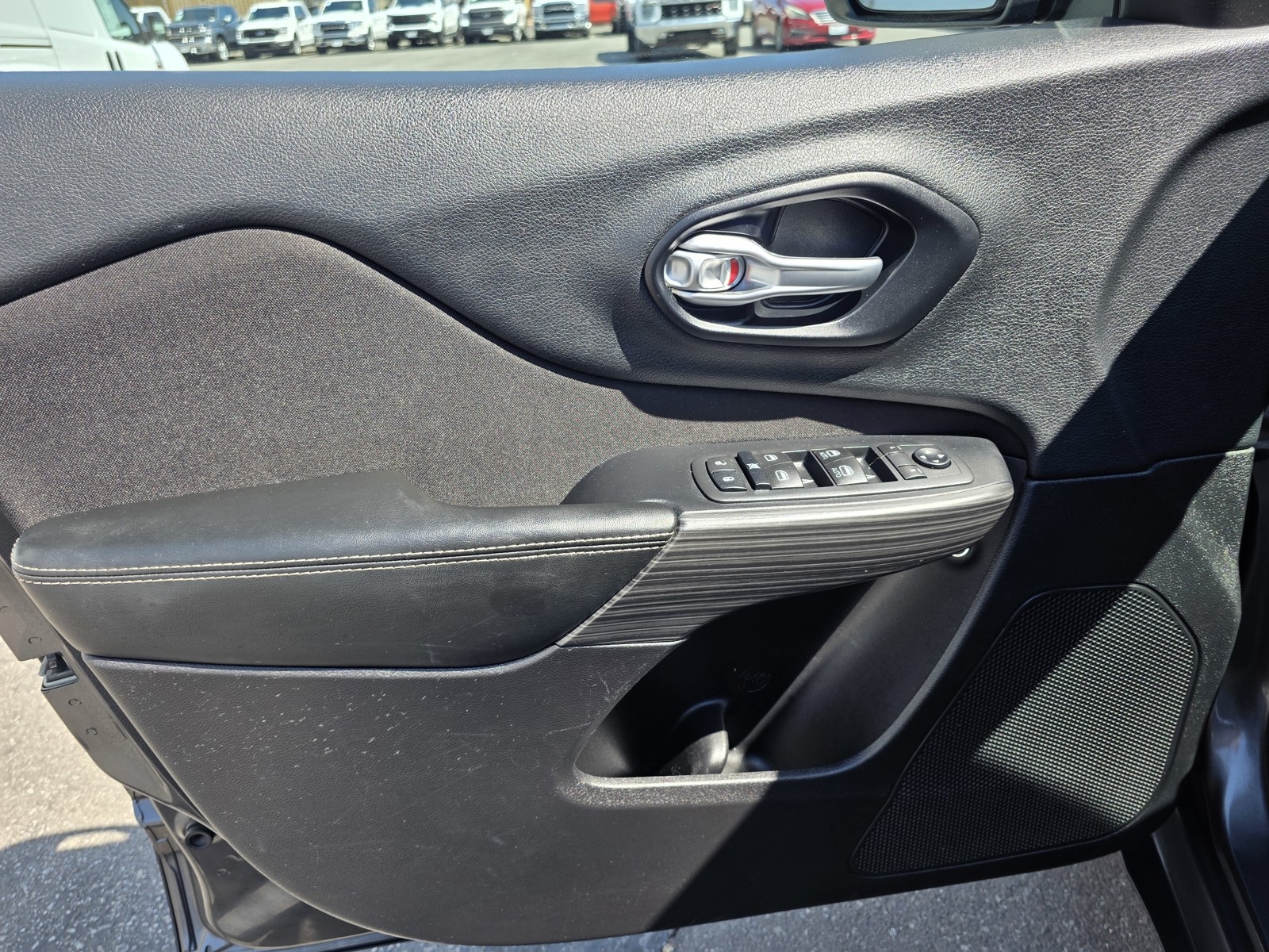 2015 Jeep Cherokee Latitude photo 18