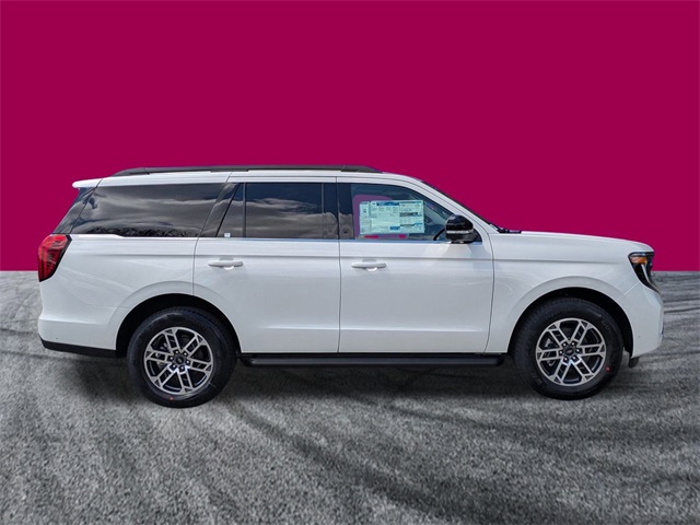2025 Ford Expedition photo 3