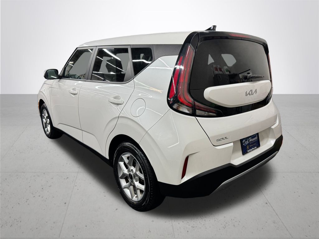 2023 Kia Soul LX photo 2