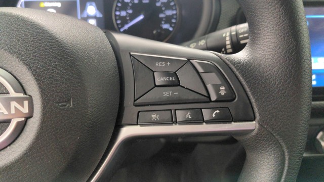 Used 2024 WHITE Nissan SV image 18