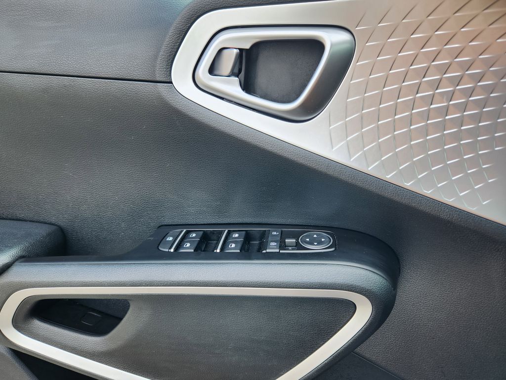 2023 Kia Soul LX photo 10