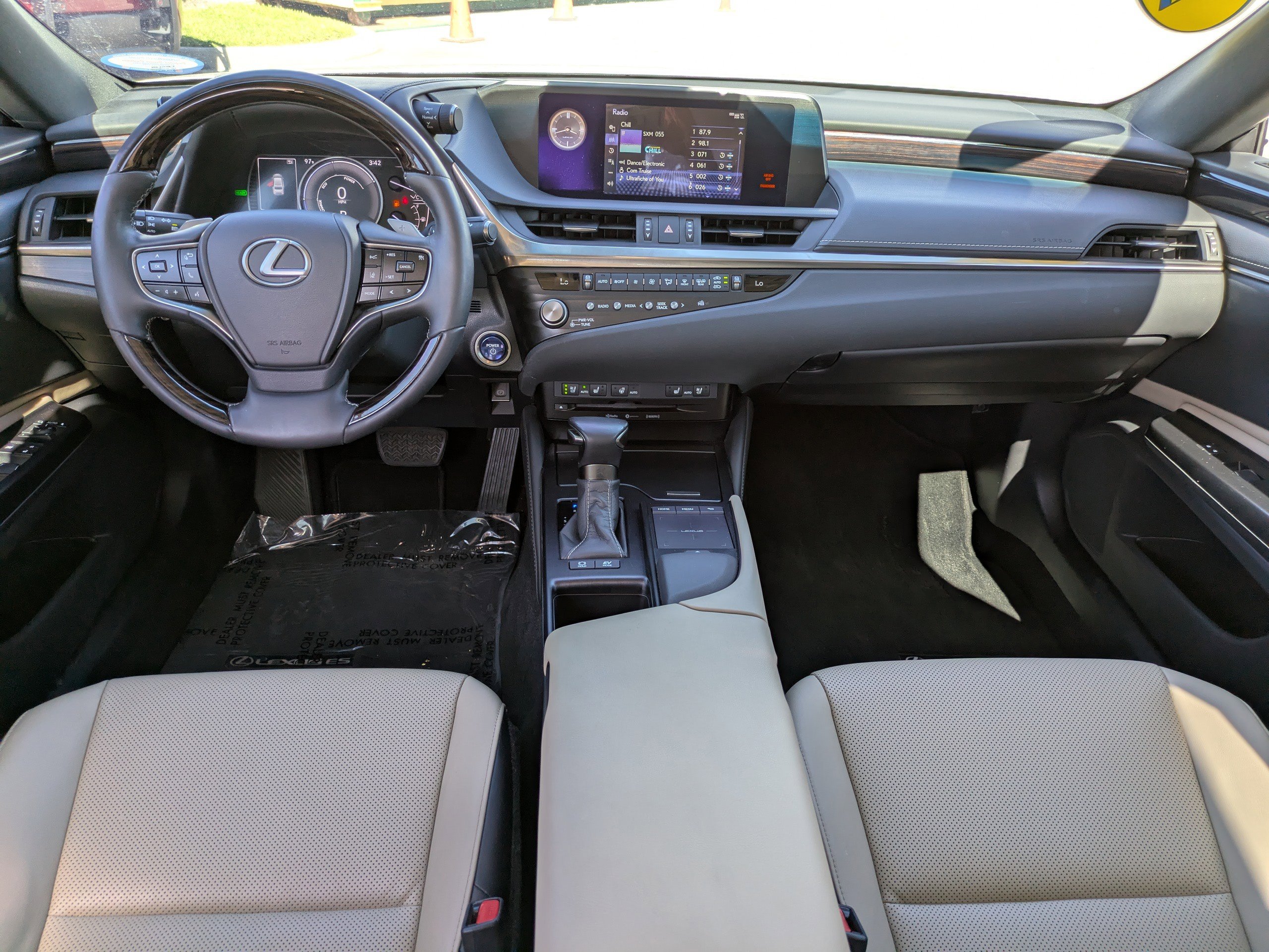 2021 Lexus ES 300h photo 10