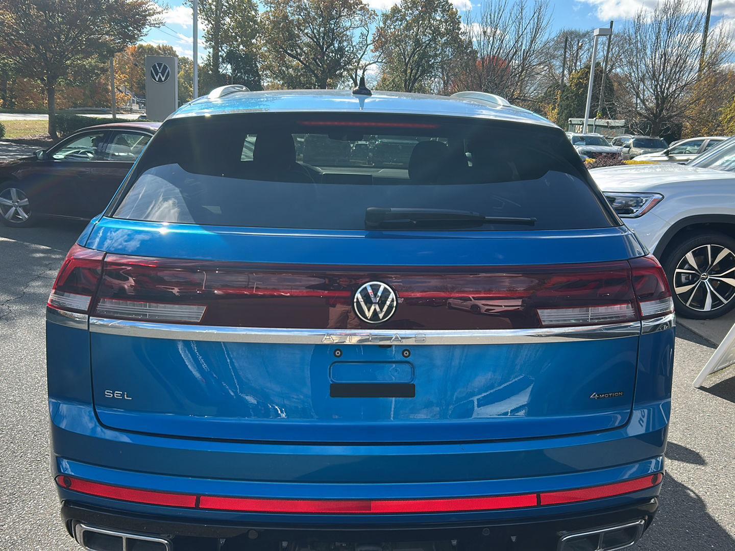2024 Volkswagen Atlas Cross Sport SEL R-Line photo 3