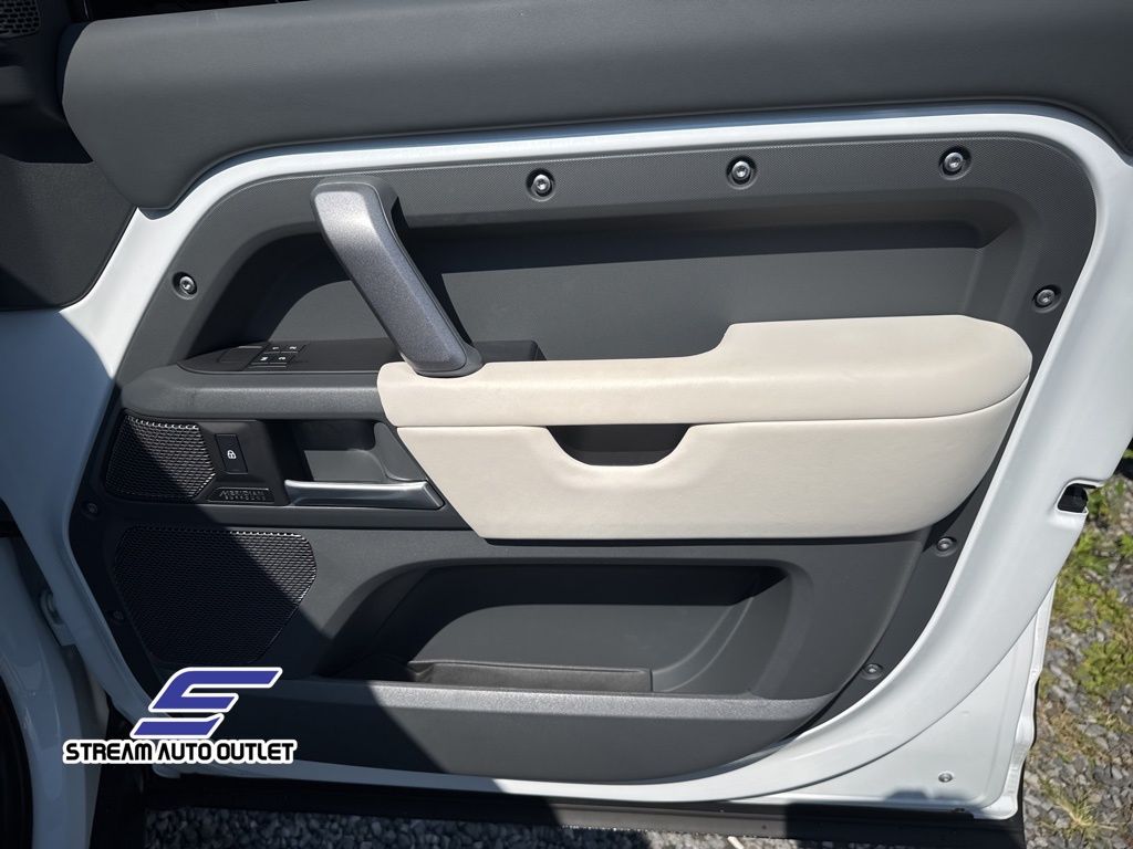 2024 Land Rover Defender 110 X-Dynamic SE photo 27