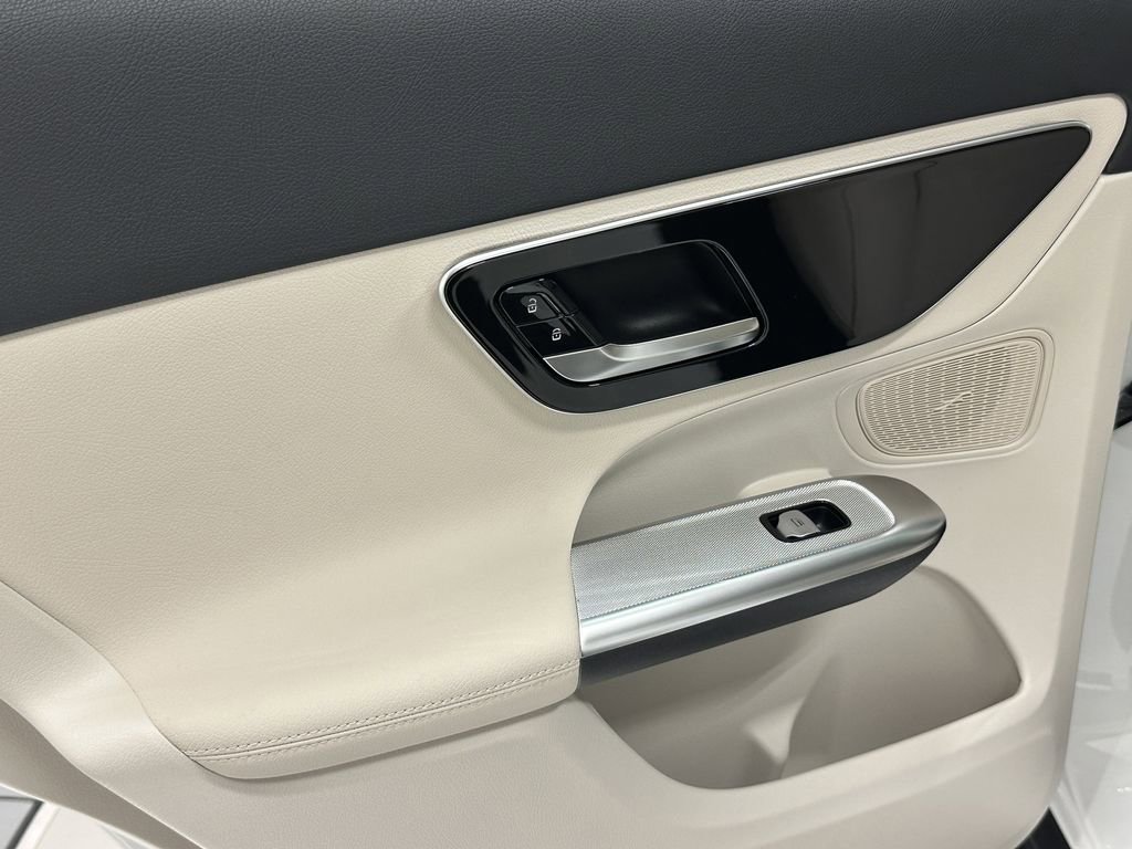 2026 Mercedes Benz GLC 300 photo 25