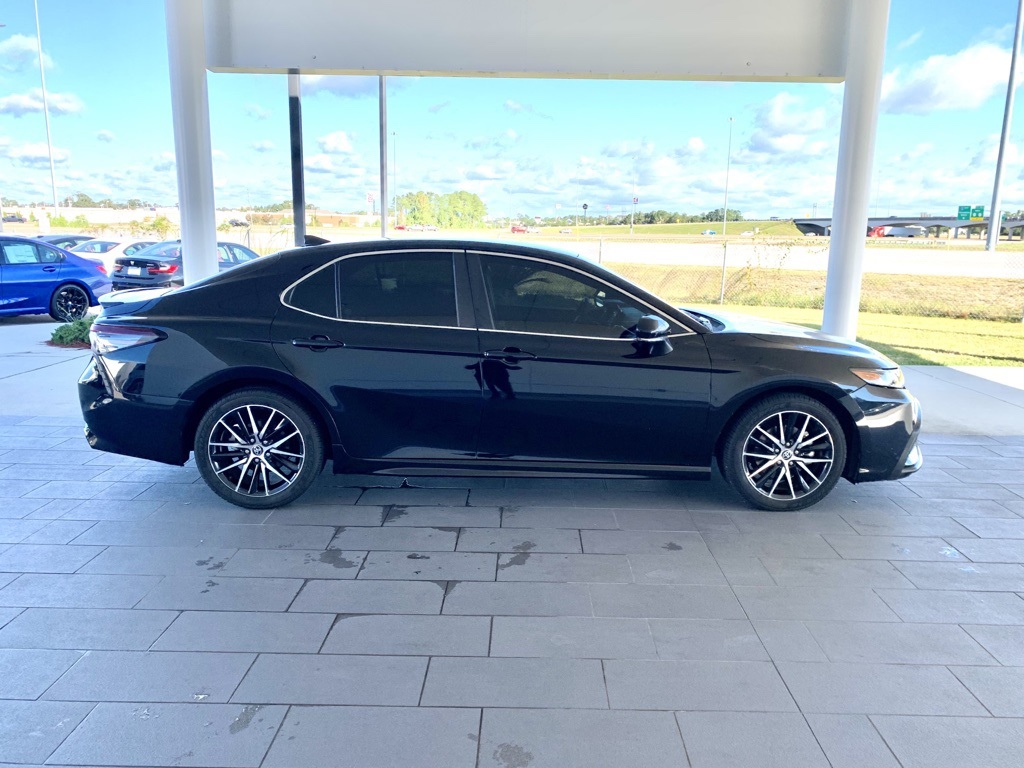 2022 Toyota Camry SE photo 4