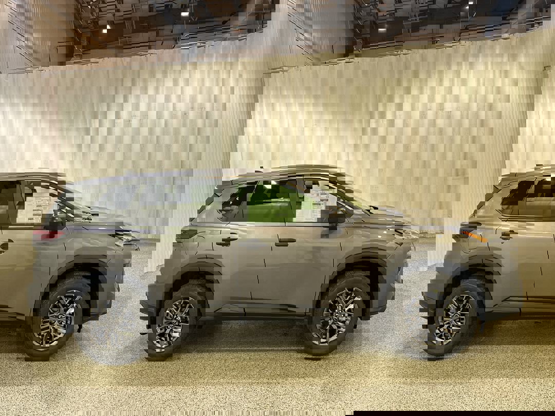 2026 Nissan Rogue S photo 4