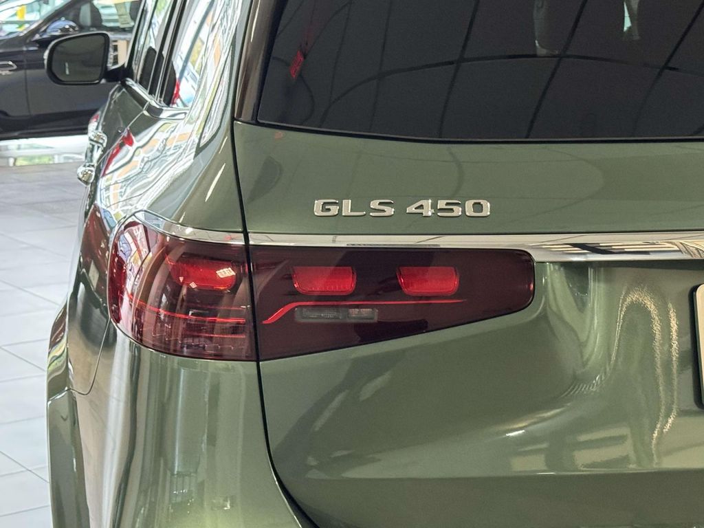 2026 Mercedes Benz GLS 450 4MATIC photo 6