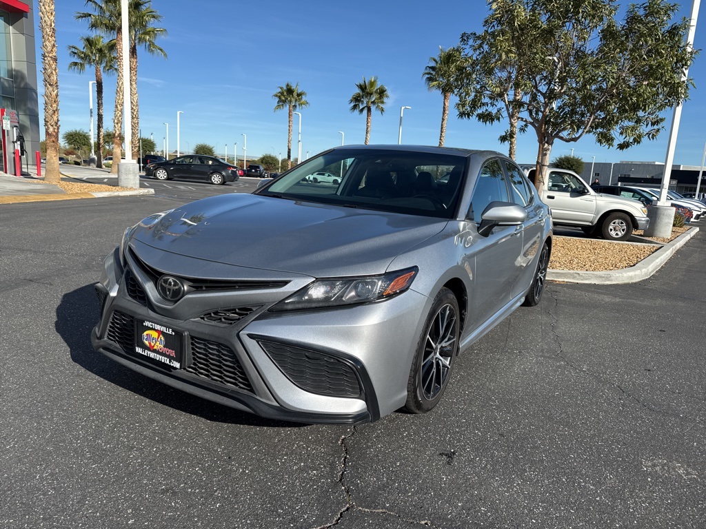 2022 Toyota Camry SE photo 2