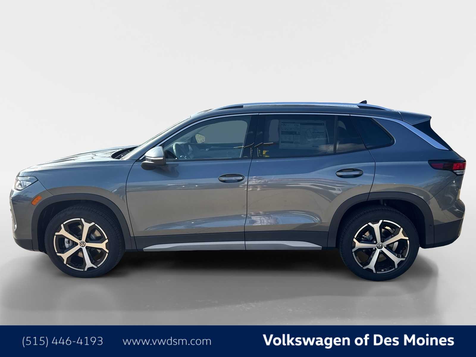 2025 Volkswagen Tiguan SE photo 3