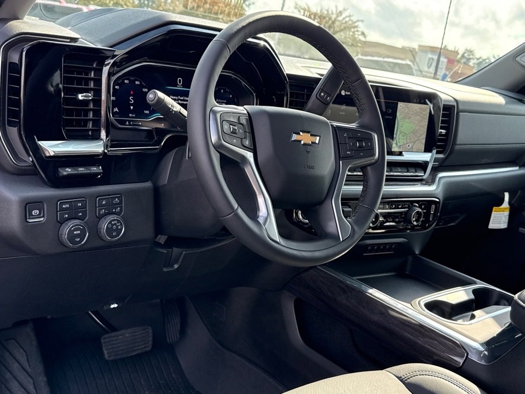 2025 Chevrolet Silverado 2500HD LTZ photo 2