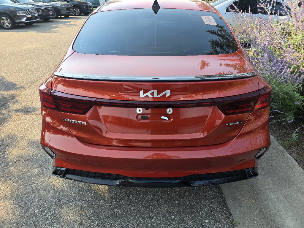 2023 Kia Forte GT-Line photo 4