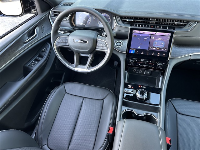 2025 Jeep Grand Cherokee Limited photo 17