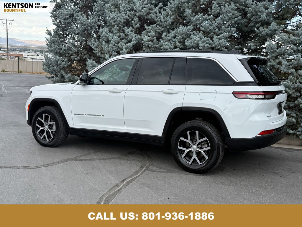 2024 Jeep Grand Cherokee Limited photo 2
