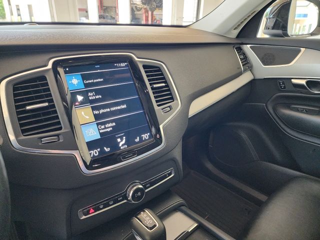 2022 Volvo XC90 T5 Momentum photo 18