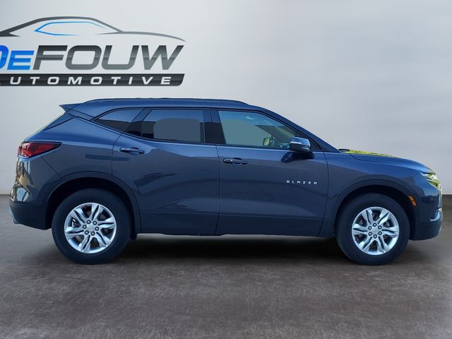 2022 Chevrolet Blazer 2LT photo 2