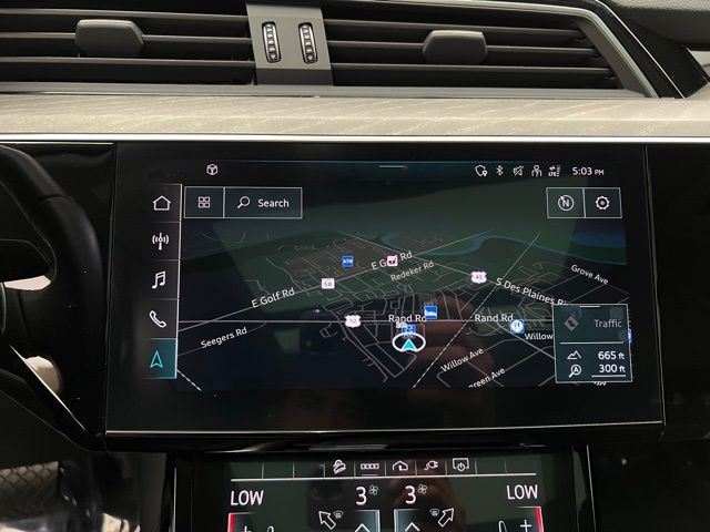 2022 Audi e-tron Premium photo 26