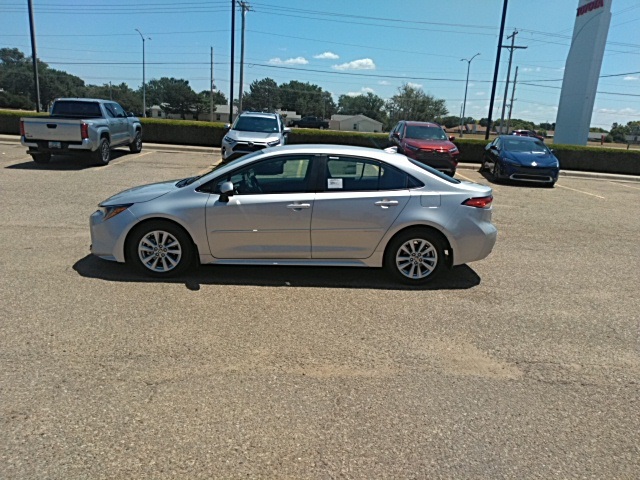2025 Toyota Corolla LE photo 2