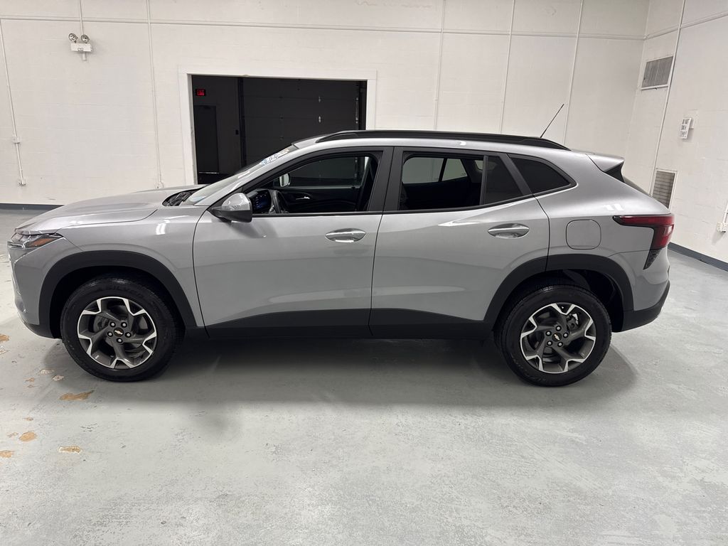 2024 Chevrolet Trax LT photo 3