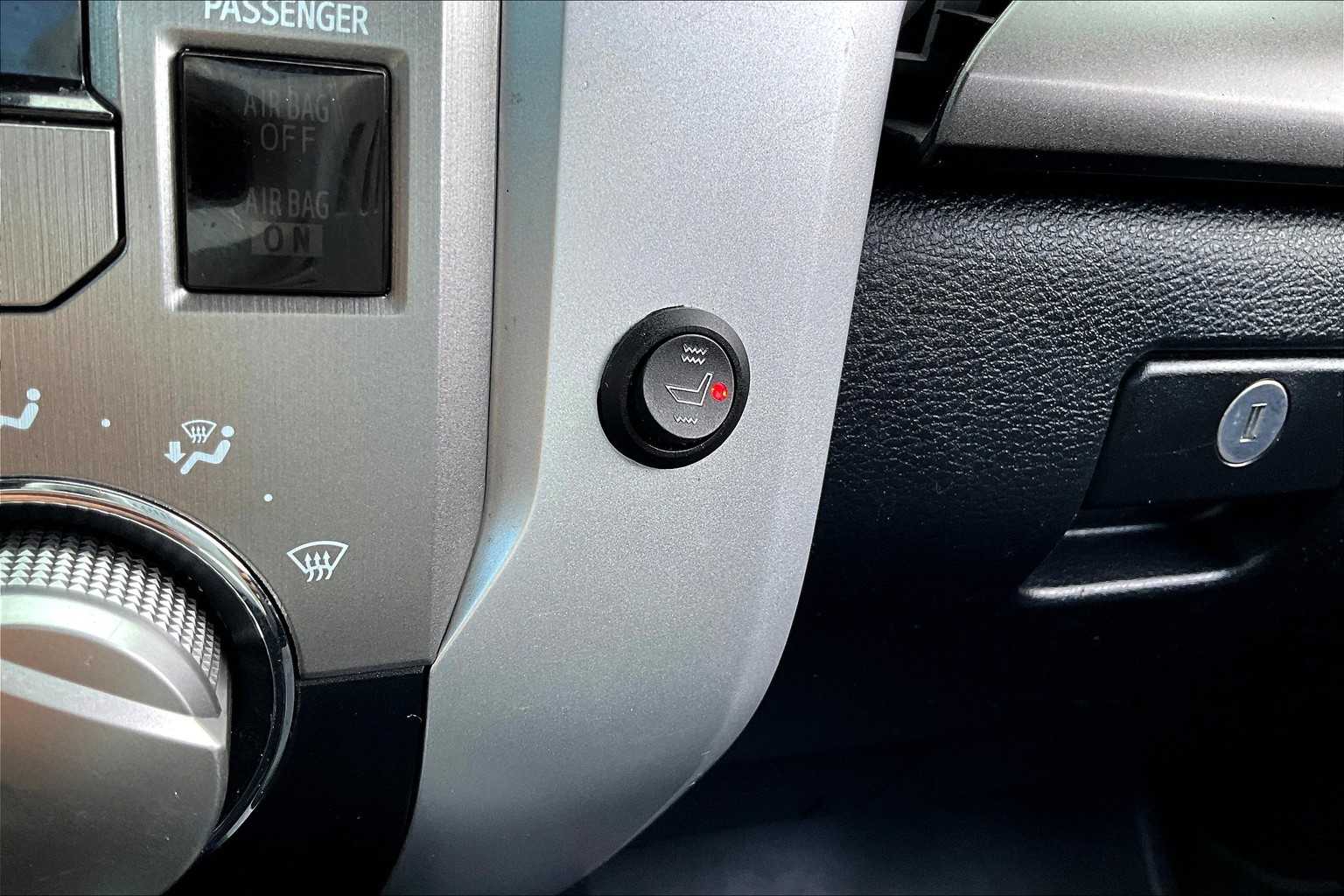 2017 Toyota Tundra SR5 photo 34
