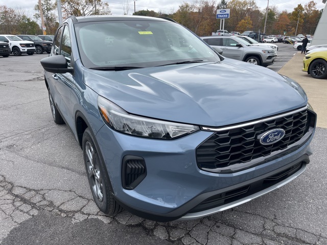 2025 Ford Escape ST-Line photo 2