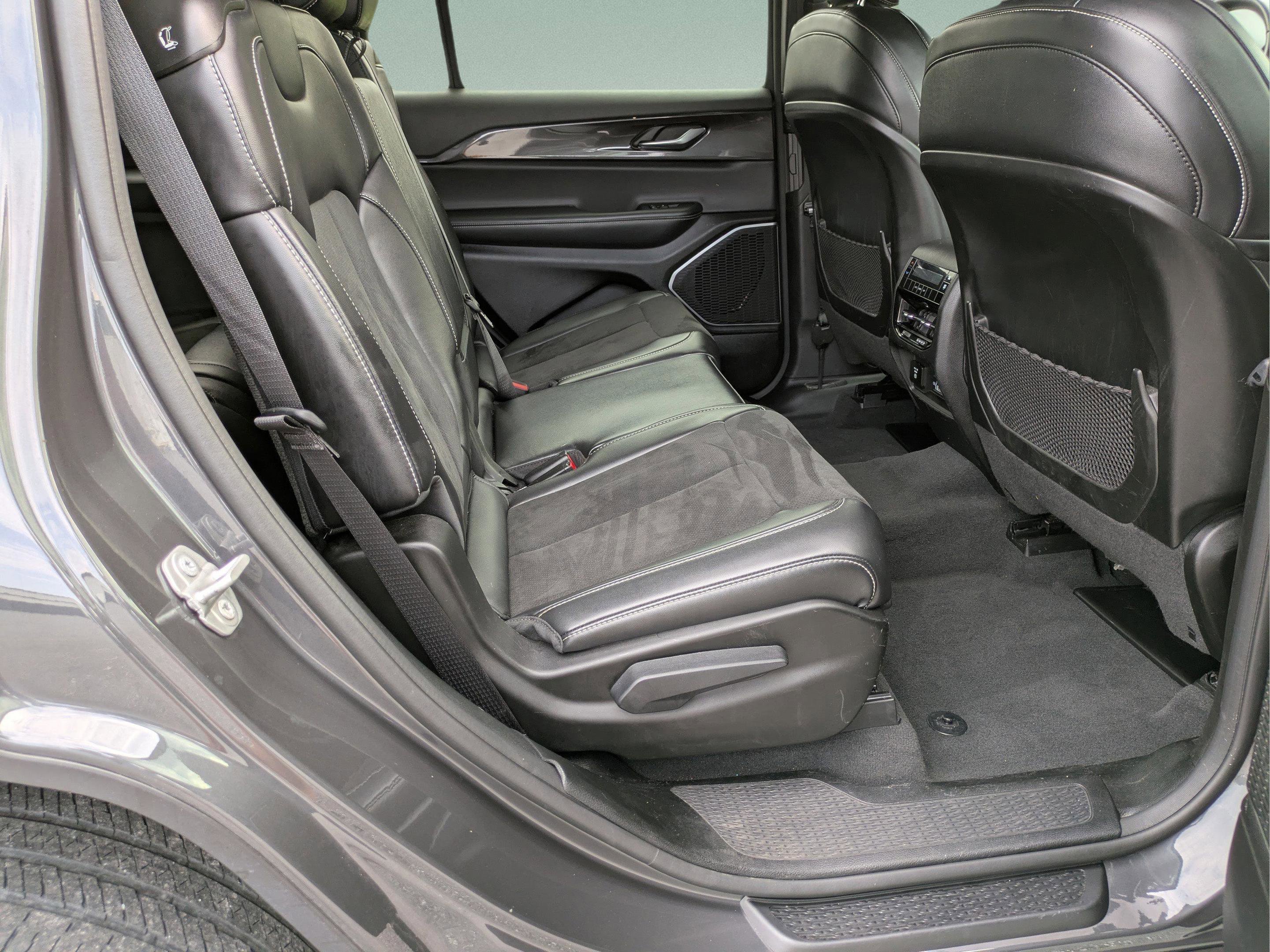2022 Jeep Grand Cherokee Altitude photo 10