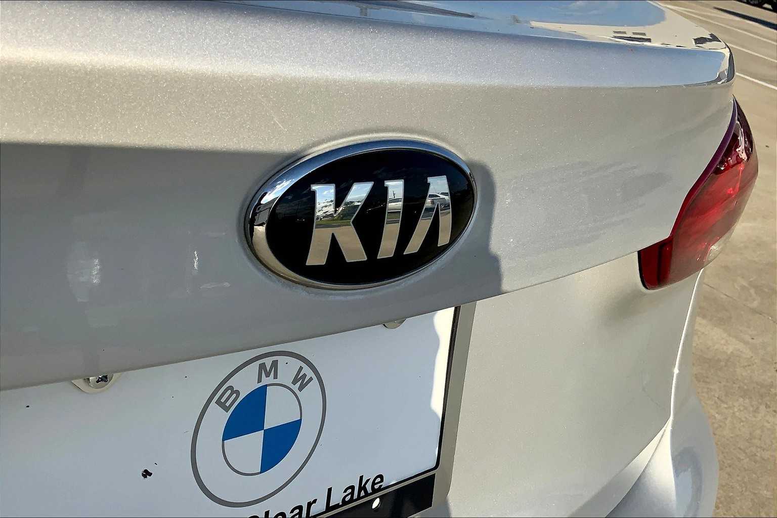 2017 Kia Forte LX Base photo 29