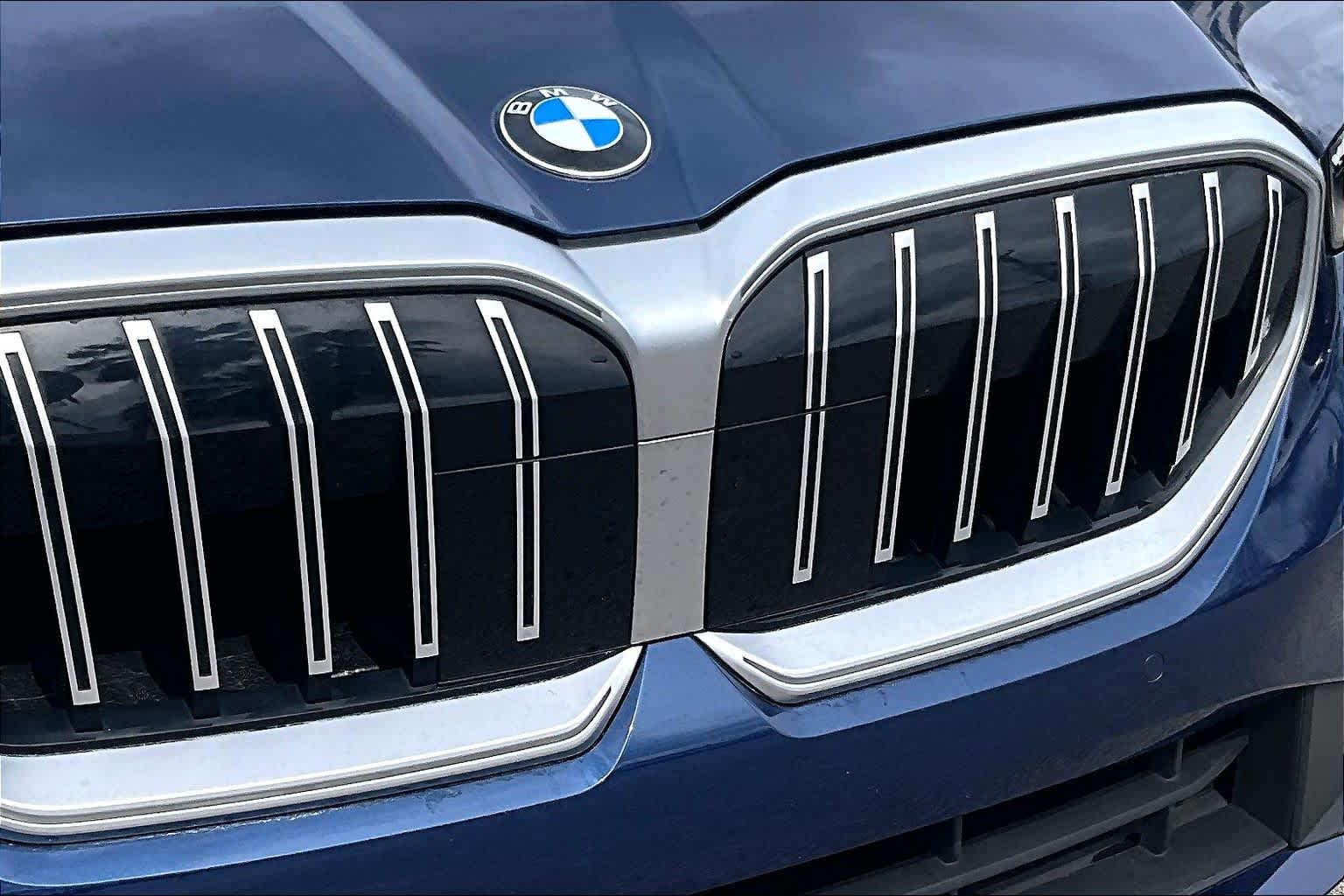 2025 BMW 5 Series 530i - Photo 28