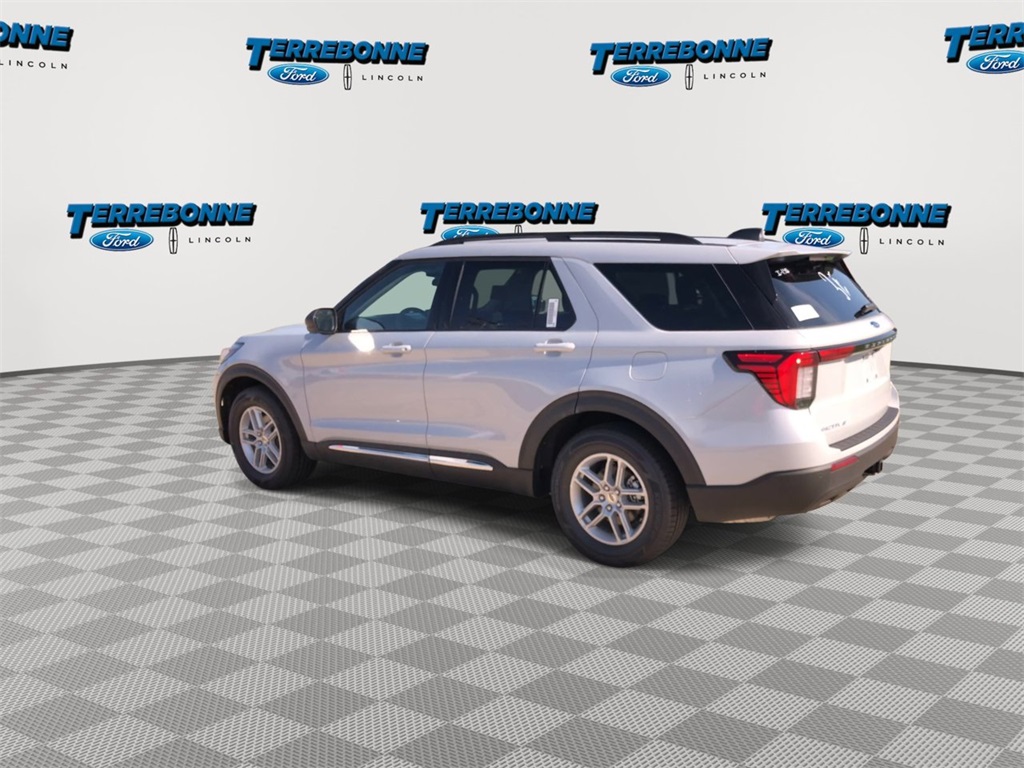 2025 Ford Explorer photo 3