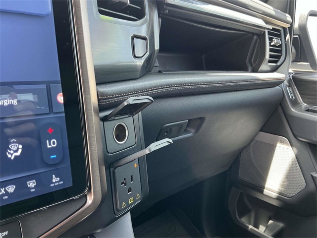 2024 Ford F-150 Lightning Lariat photo 18