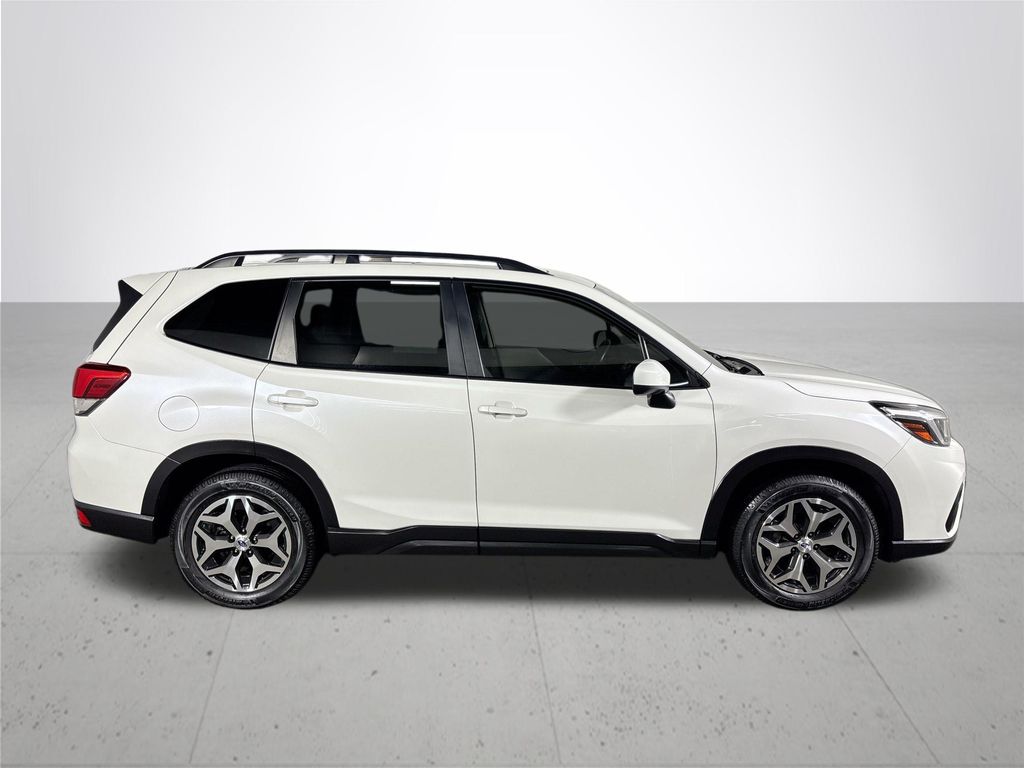 2021 Subaru Forester Premium photo 5