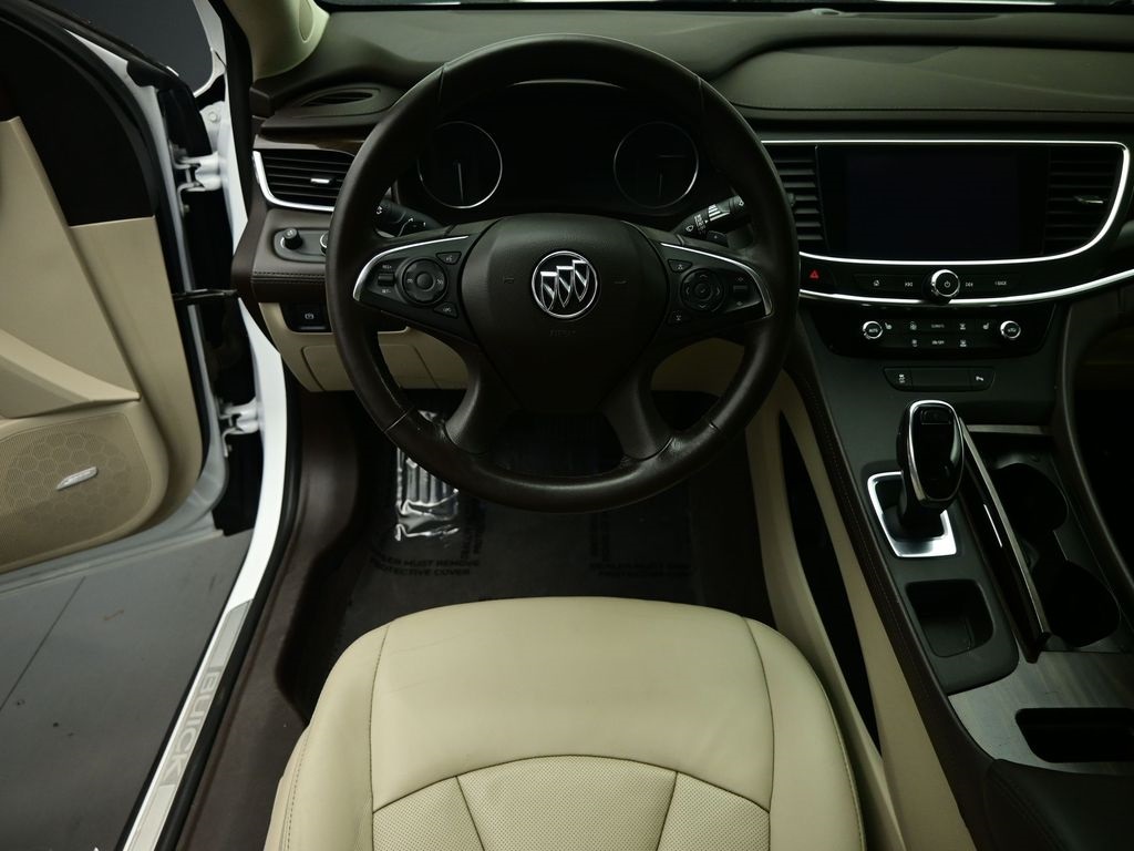 2017 Buick LaCrosse Essence photo 2