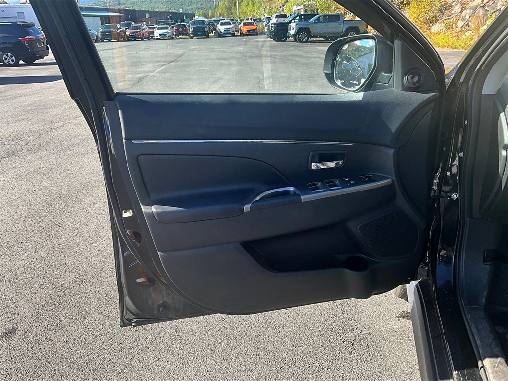2018 Mitsubishi Outlander Sport SE photo 9