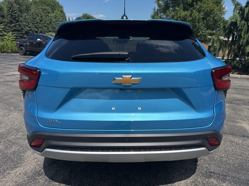 2025 Chevrolet Trax LT photo 4
