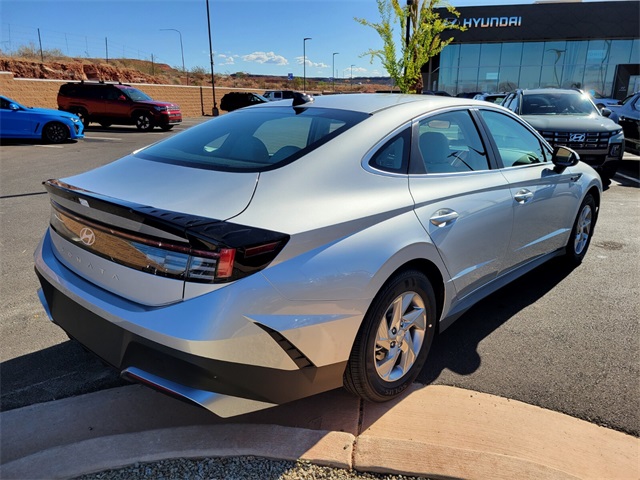 2025 Hyundai Sonata SE photo 3