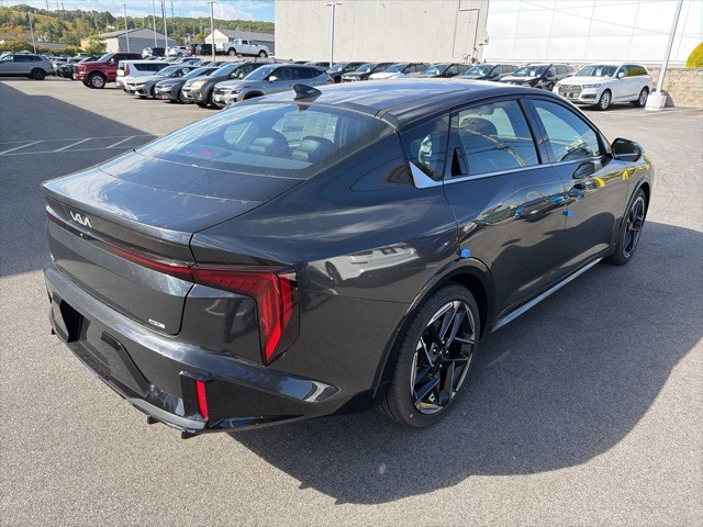 2025 Kia K4 GT-Line photo 2