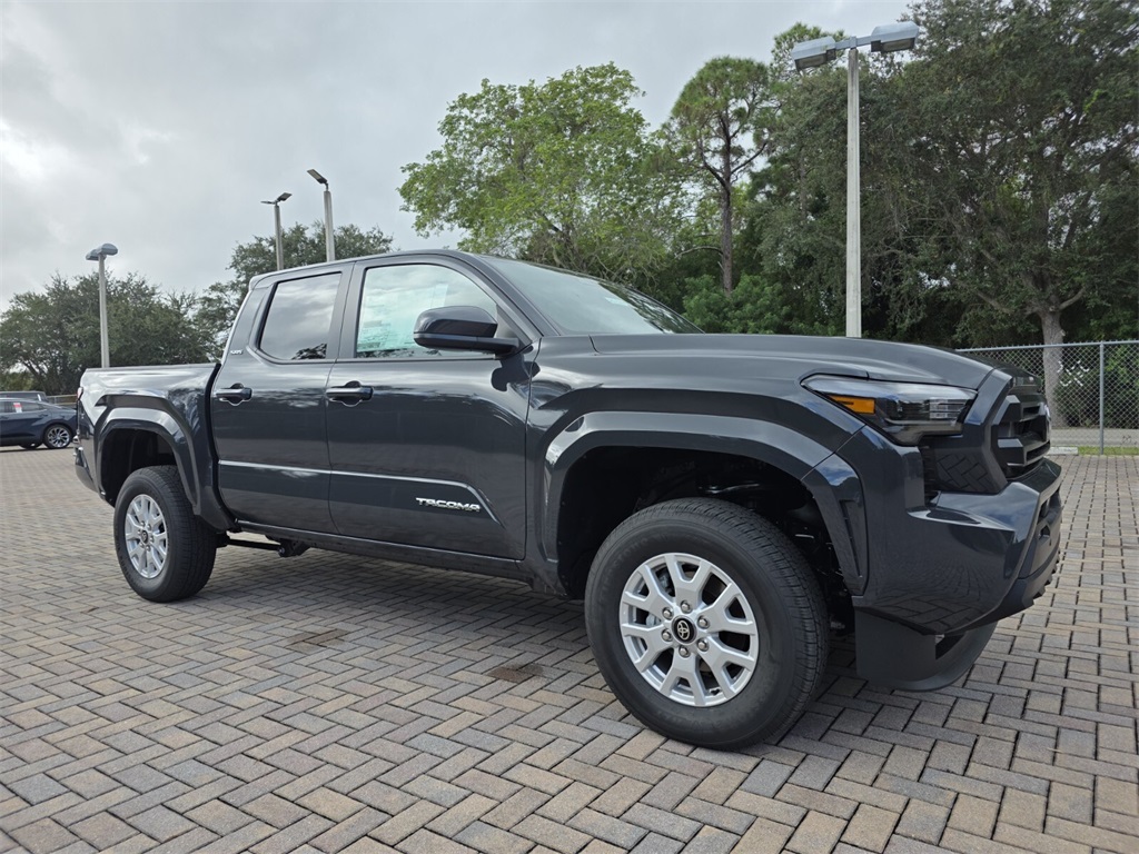 2025 Toyota Tacoma SR5's photo