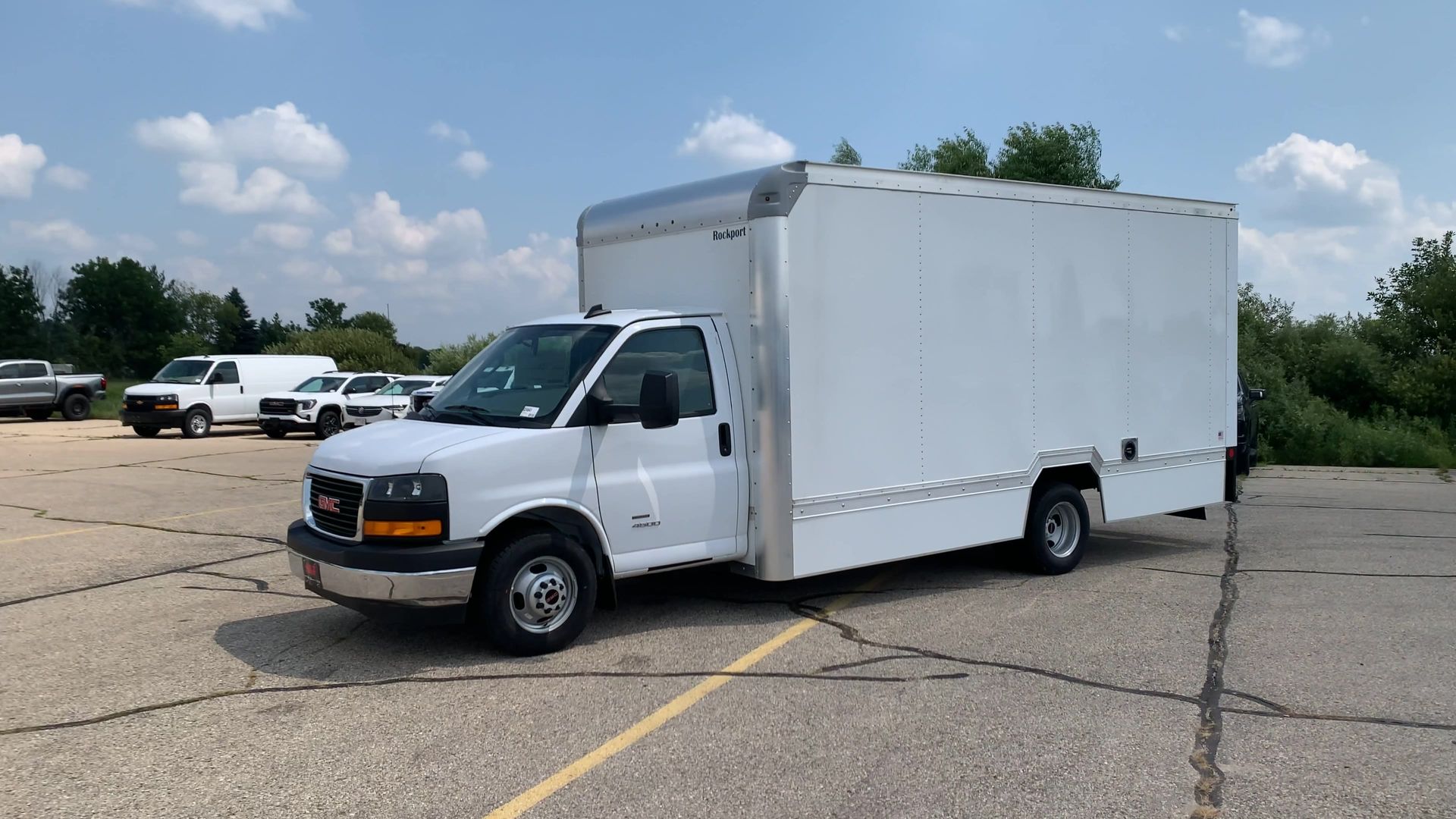 2024 Gmc Savana Cutaway photo 4