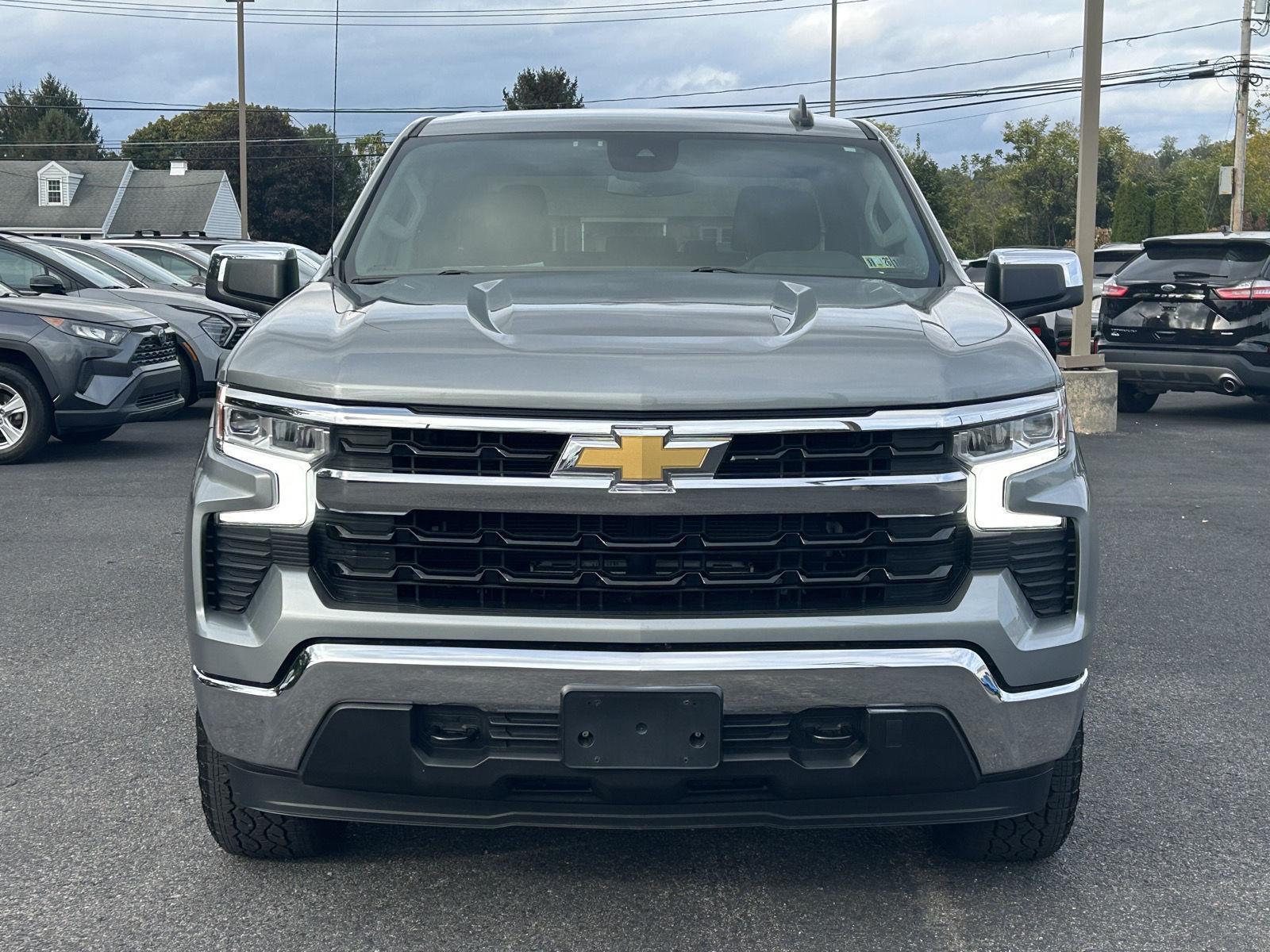 2023 Chevrolet Silverado 1500 LT photo 2