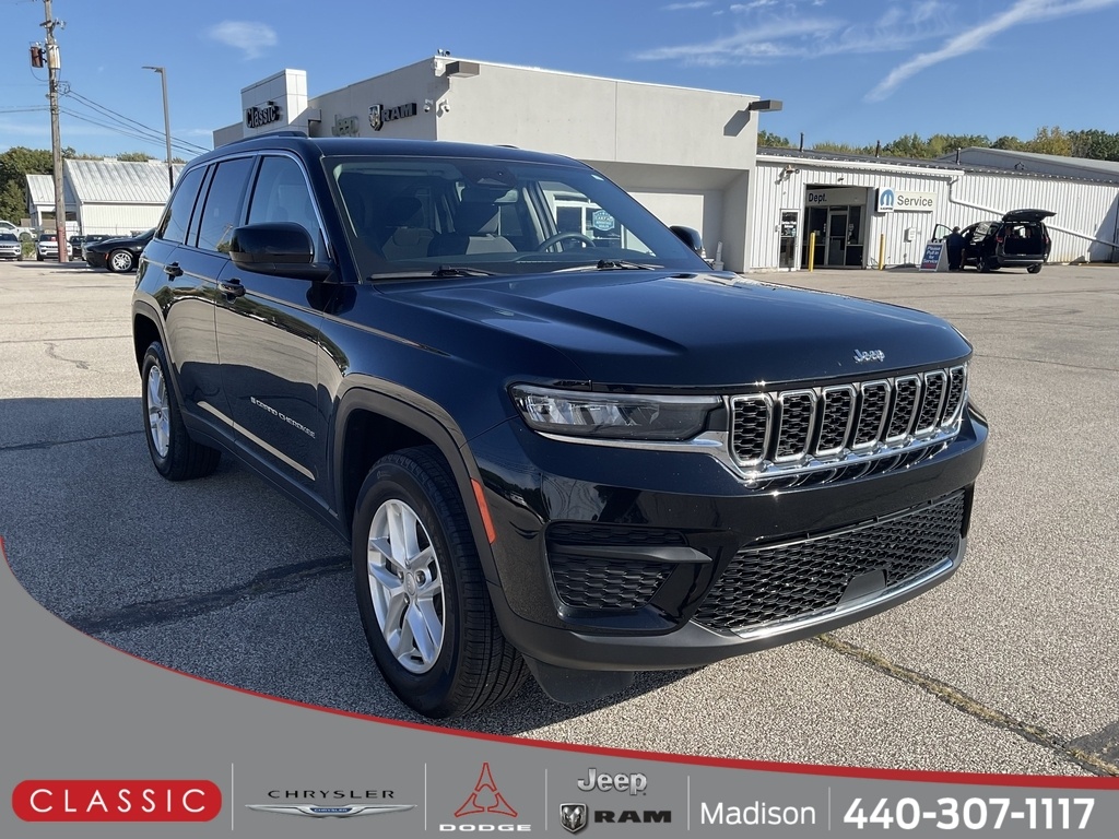 2023 Jeep Grand Cherokee Laredo's photo