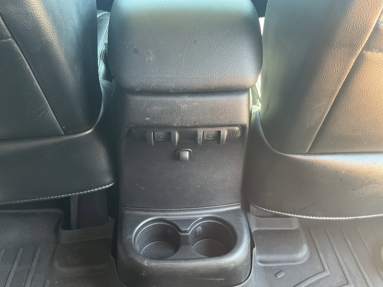 2014 Jeep Wrangler Unlimited Sahara photo 5