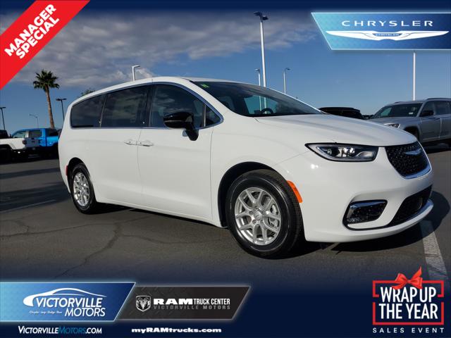 2026 Chrysler Pacifica Select's photo