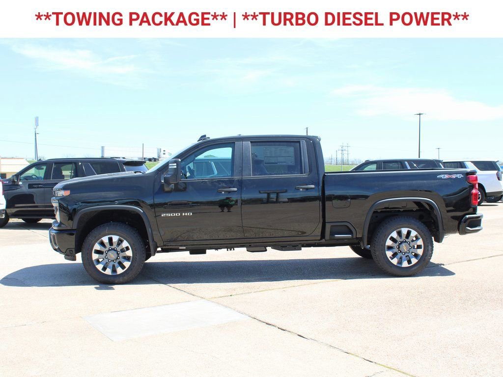 2025 Chevrolet Silverado 2500HD Custom photo 4