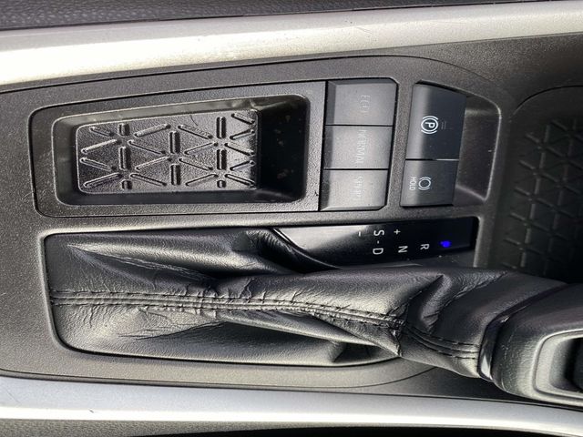 2023 Toyota RAV4 XLE photo 9