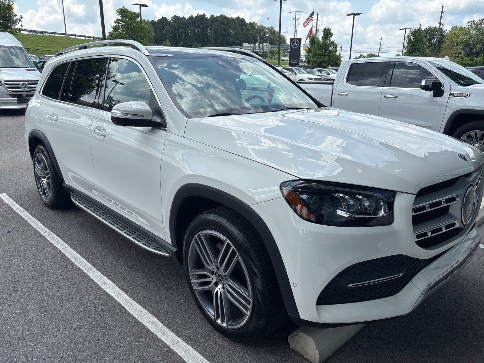 2022 Mercedes-Benz GLS GLS450's photo