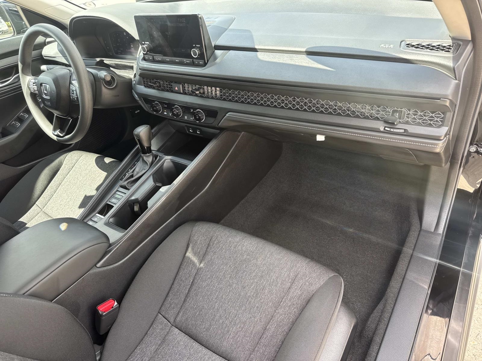 2025 Honda Accord LX photo 7