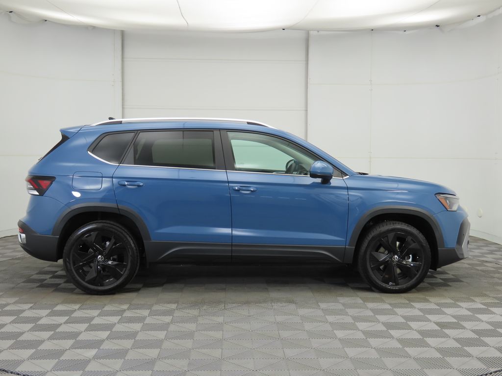 2026 Volkswagen Taos SE photo 3