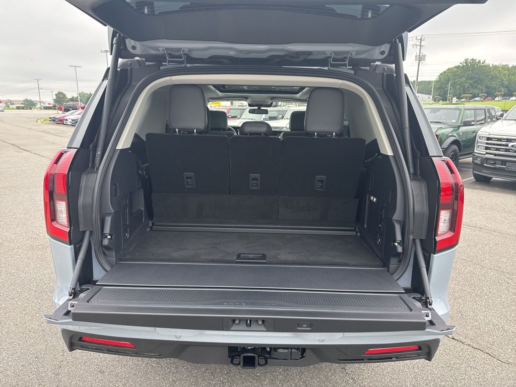 2025 Ford Expedition photo 19