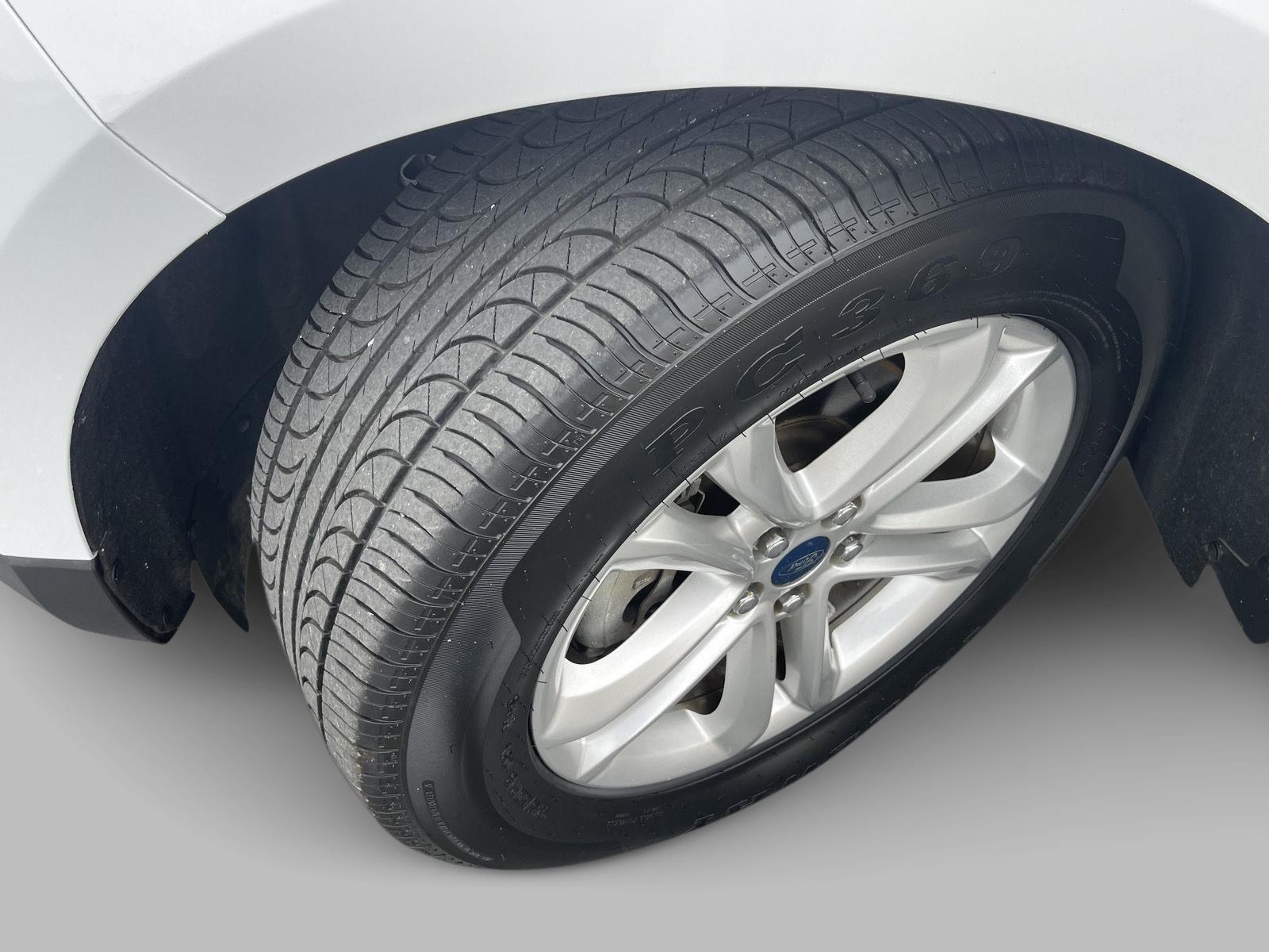 2019 Ford Edge SEL photo 4